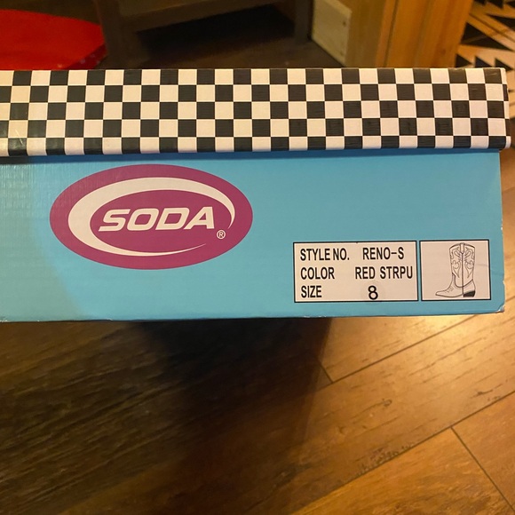 Red cowboy boots - Picture 4 of 7